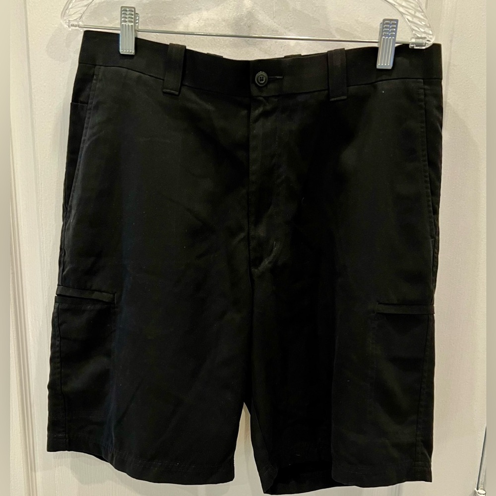 Top Flite Men Short . Size:34”. 100% Polyester.Closure: Zipper & Button. Used